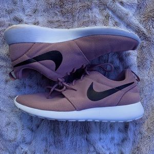 pink Nike roshes woman’s size 9